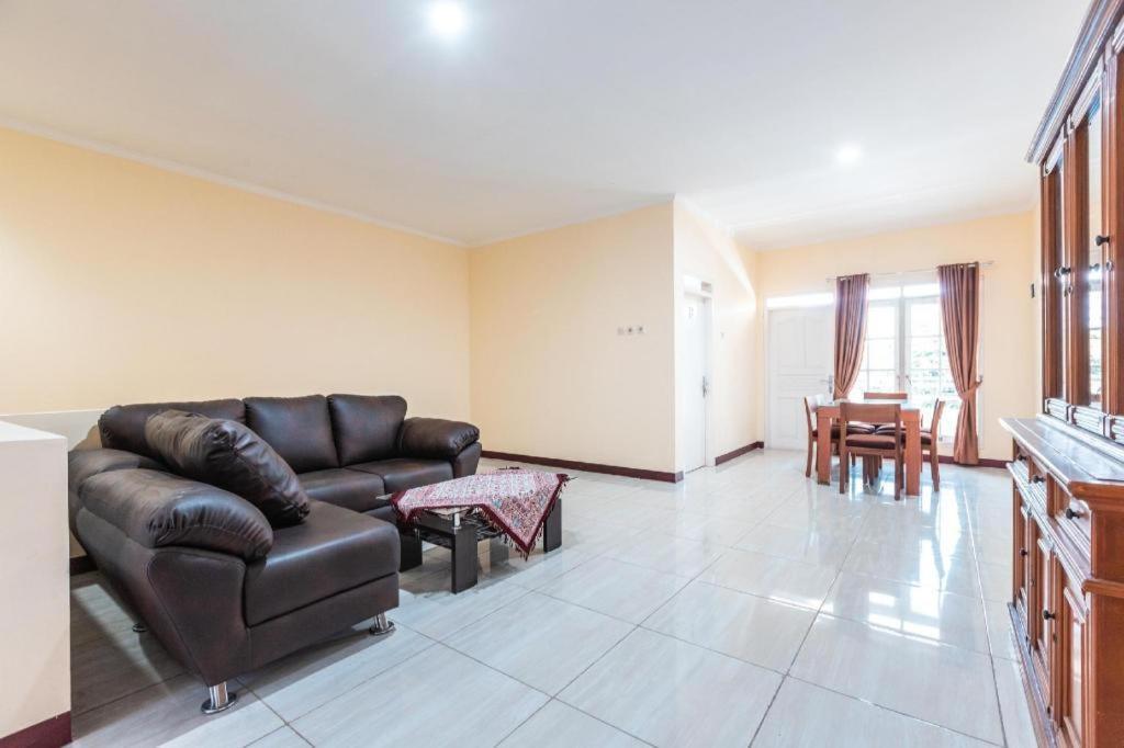Aquina House Otel Bogor Dış mekan fotoğraf